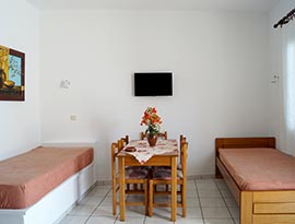 Υπνοδωμάτιο με δύο μονά κρεβάτια