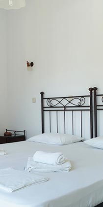 Υπνοδωμάτιο με δύο μονά κρεβάτια