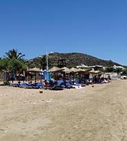 Η παραλία Πλατύς Γιαλός στη Σίφνο
